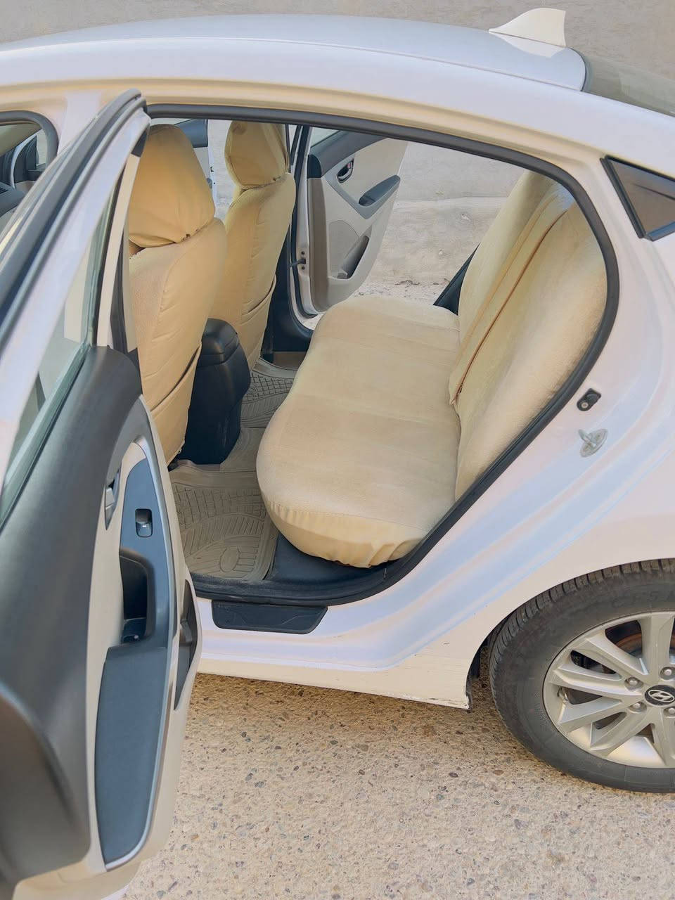 سلام عليكم
للبيع النترا موديل 2015 خليجي 

سياره جديده ماشاءالله مال جنايه للشراي 

ضررها بابين يمين ع بارد خفيف وصبغ شبر بالصندوق فقط وسونار سياره موجود 
سعر 130وبيها مجال 

اللاتصال ***********/***********
