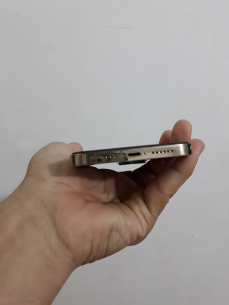 12 برو ماكس ذاكره 128 بطاريه 80 فقط شاشه مستبدله اصليه فيس ايدي شغال سعره 375 بي مجال للشراي بصيط مكاني بغداد ***********  او مراوس مع 13 برو ماكس
