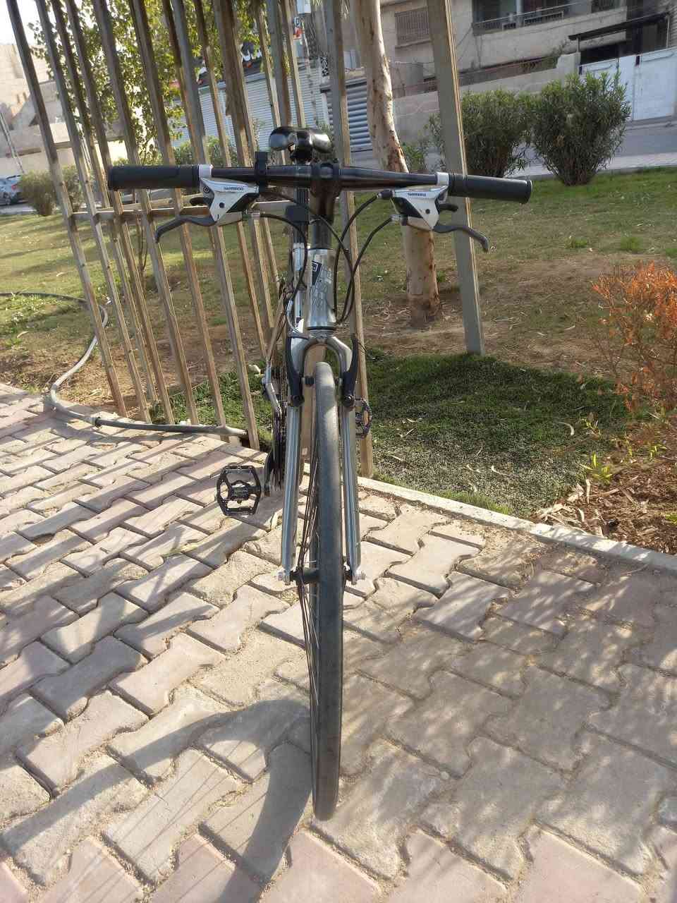 سلام عليكم رمضان كريم على جميع 
سكوت للمراوس او للبيع 
مسوياة ادامة كامل وزنجيل ومكينة وفحمات مدلات بقطع أصلية وجديدة 
مواصفات:
١)لشة مضلعة وموشمة مين متشوفها قياس m المنيوم بالكامل 
٢)٨×٣ شيمامو شغالات مكينة كبس عكرب اسيرا 
٣)ويالة بلاد عدالة ٩٦% تايرات كندا اصلي 
٤) وياها جاملغ خلفي وستاند مطارة وبايدرات جبلية وجهين لوك 
دراجة نظيفة وسلسة حيل ومصرف ربع مابيها 
مكاني الكرخ 

***********
