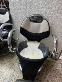 ميز مرايه مع كراسي حلاقه٣عدد كراسي  مري عدد٣ عنوان بغداد الغزاليه رقم ...