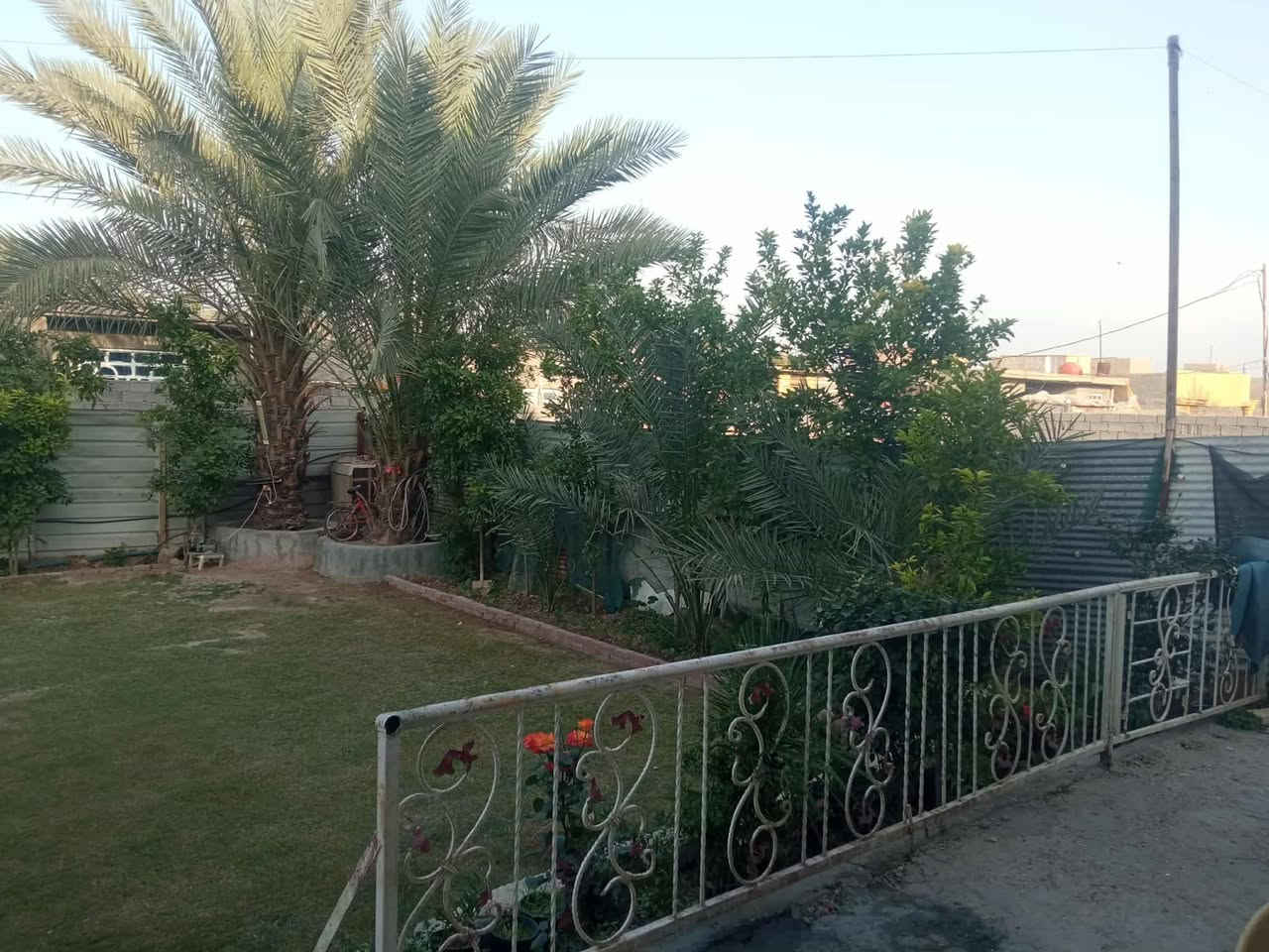 السلام عليكم دار للبيع مساحه 500 25 متر العنوان نيل حي موسى الكاظم بيت طابقين جاهيز متوفر كل خدمات السعر 127 بي مجال استفسار على رقم الهاتف ***********

