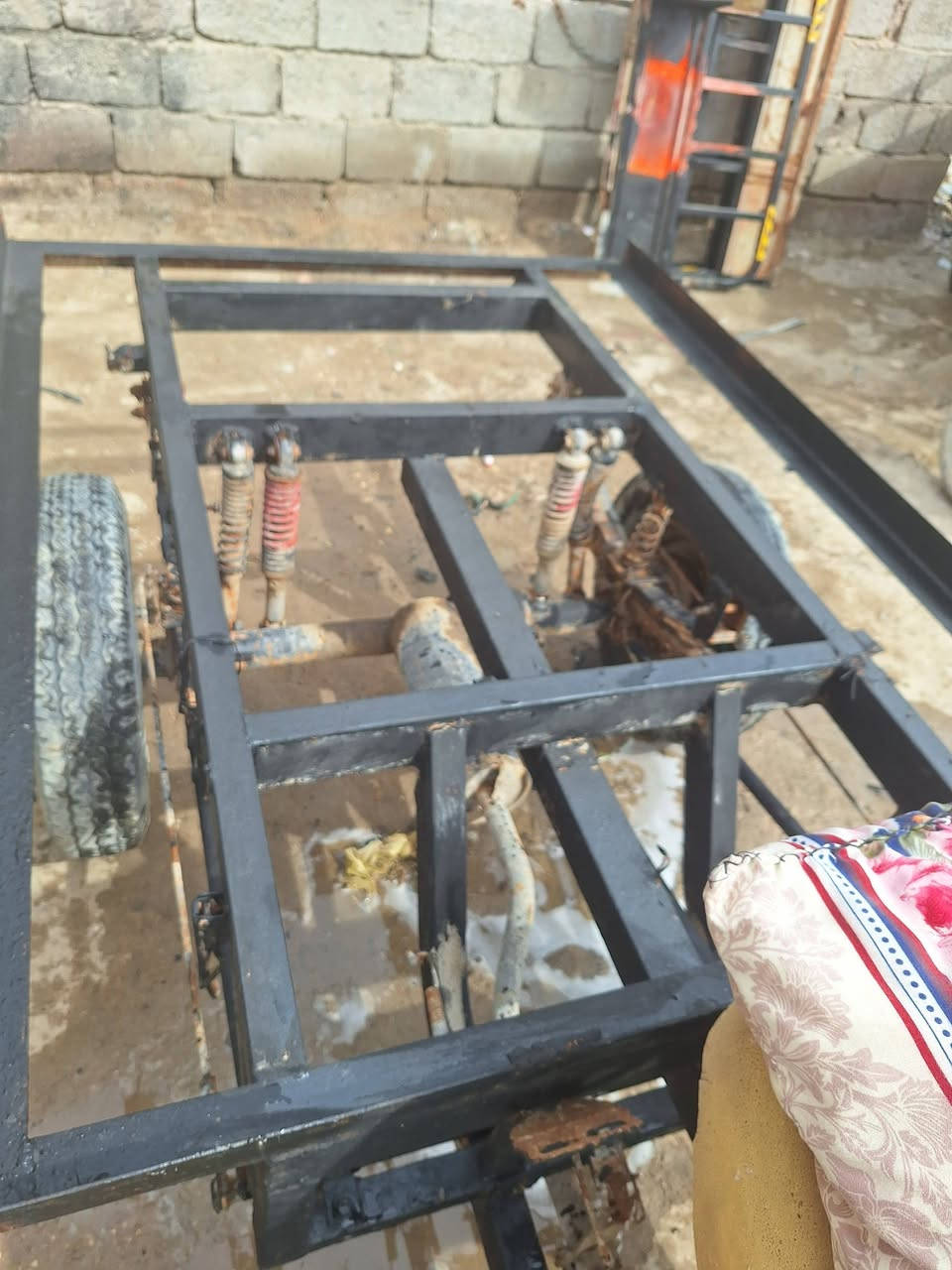 سلام عليكم ستوته ادوات مكفوله  شاصي مكفول من الحيم قطرت خياس ما بيه مكينه خرسه براقي  عشره عنواني بصره ابو الخصيب قفله ٣٥٠ قفله قفله وهذا رقمي ***********
