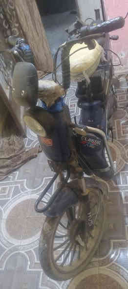 سلام عليكم من رخصه الادمن
دراجة شحن HVS اكبر حجم 20 
بطاريات جدد نواقصها فقط كشن وشاشه شغاله بس مصمقها تريد تبدلها او لا براحتك بعد ما ناقصها شي كلشي شغال بيها وتايرات جدد سعر 250 وبيها مجال لطيبين شراي ***********

