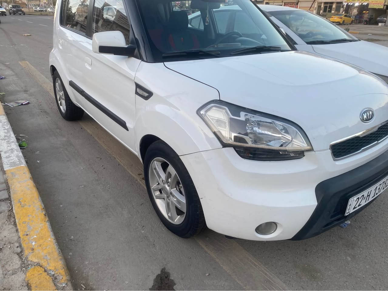 السلام عليكم
كيا صول 2010 خليجي محرك 1.6 دوش كير اوتوماتيك تدفئة تبريد كاميرا خلفية ويل كب 16  بيهة صبغ قطعتين جاملغ امامي يمين وباب سائق  بدون دواخل وشوية بالداير الخلفي  رقم اربيل بأسمي سنوية جديدة لغاية 2031 وهزة لغاية 2027 مكاني بغداد الكرخ
السعر 9900$ للاتصال *********** بغداد, العراق
