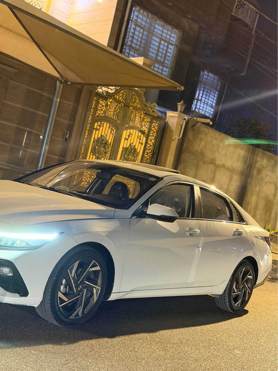 السلام عليكم ورحمة الله وبركاته 
هيونداي النترا خليجي تجمع موديل 2024 
فول مواصفات كلش 1/1
السيارة كفاله عدا بارد في الباب كلش قليل
السيارة مالت بيت ماخذينها زيرو
رقم اربيل الجديد تحويل او وكالة

السيارة  حالياً بوضع الشركة
مواصفات السيارة 
لد امامي
لد خلفي 
حساس امامي 
حساس خلفي 
كامرة خلفية 360
فتحة سقف سلايد روم 
بصمة ابواب وبصمة تشغيل
بوجكتر ضباب 
لايت زنون بلاد ومتحرك مع الاستيرن 
مانع انزلاق 
تحديد مسار 
مانع تصادم 
رادار امامي خلفي وجوانب
كشنات جلد
كشنات تبريد 
كشنات تدفئة 
تبريد امامي
تبريد خلفي 
جام اوتو 4 جام 
كشنات كهرباء 
مرايات طلي او شفط 
اشارة ترحيب 
صندوق خلفي كهربائي عند الاقتراب من السيارة 
علماً 
ستيكرات الوكالة كلها بيها ماشايل شي عدا كيس 
الويلكب وفابلون البنيد  السيارة على وضع الوكالة 
وبالعافية على الي ياخذها. 
مكان السيارة البصرة ياسين خريبط
سعر السيارة 143 وبيها مجال ان شاءلله
رقم الهاتف *********** البصرة, العراق
