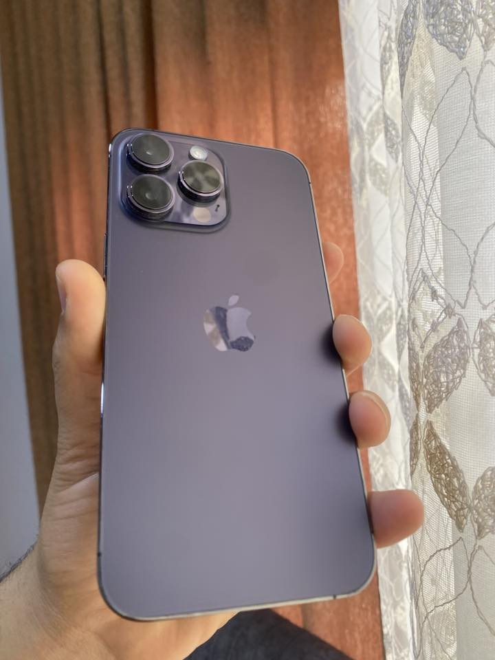 ايفون 14 برو ماكس ذاكرة 256 بطارية 84 عربي شرق اوسط تلفون ما مبدل بي اي قطعة وكفالة بس بي نقاط خفيفة بالشاصي بسبب الكفر واصلاً ممبينات 
السعر 850 وبي مجال 
مكاني البصرة
***********
