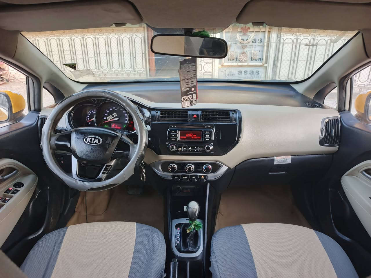 كيه ريو وارد خليجي موديل 2013 رقم بغداد حره تحويل ثاني يوم سنويه مجدده 28 مكفوله من الضربه والتبديل كفاله عامه مكينه 1600 مكينه وكير وحداديه وتبريد وتخم تايرات كله مكفول سياره جاهزه مال جناي بمعنه الكلمه مكان سياره ناصريه سعر 77 بيه مجال قليل رقم ***********
