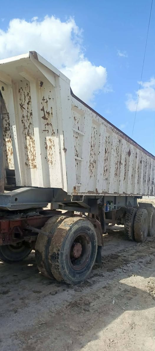 للبيع راس وعربانه المكان النجف الأشرف بحر النجف 
تريله موديل 74الشاصي مكفول .مكينه 10لاتبخر ولاتنقص.كير برميل 160. تخم تاير راس وعربانه .العربانه شرط كفاله  جك الماني شرط مامفتوح .الرقم انبار الماني.
للاستفسار..***********....***********
