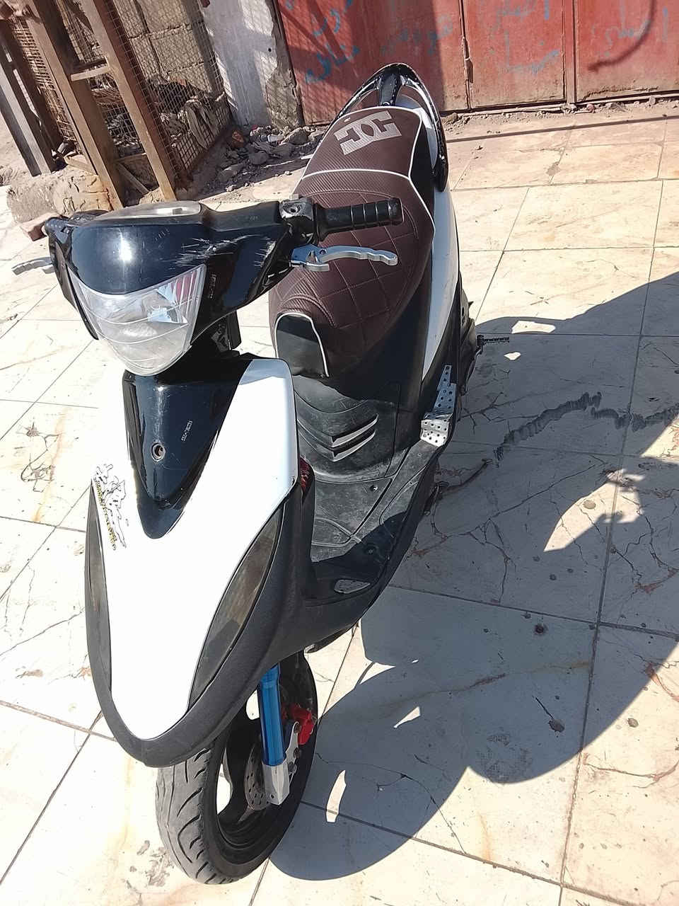 ماكس جاهزه وكلشي شغال سلف شغال وهندر شغال اشاير تشتغل بريك وره شغال والبربك الكدام شغال هم هورن شغال كلوب عالي وناصي شغال اصطب مزود نشره ورماش دبلات  مزودة سعرهه ٦٥٠ وبي مجال قلبل و عمبار بربك مزود و يدات بريك مزودات والمكينه شرط خرسه ماتنسمع شغاله واوكف يمه ماتسمعه المكينة موجوده بصور يمك لاتكلي مفتوحه لولا الي يريد يشتري يجي يفحص ويقتنع ياله ياخذه الدراجة تخبل لاتكلي بعد  شبيه مابيه مكاني موفقية رقميي
***********
