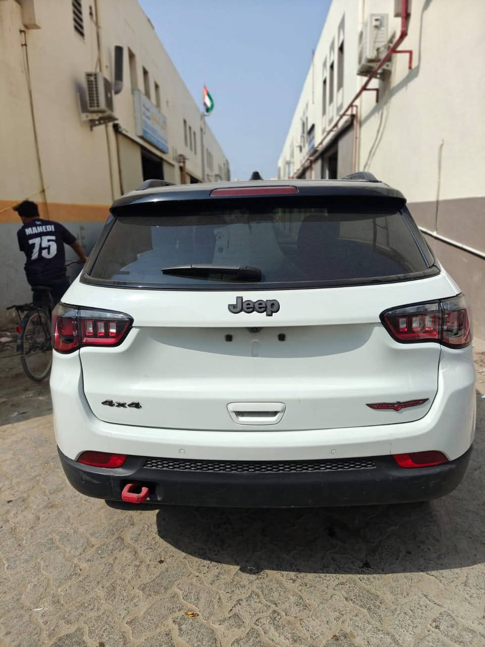 موديل 2024 هاي حادثها ومصلحه وجاهزه  محجوزه بميناء الحمريه عليها غرامات ومبالغ ماليه اكو مكتب يكدر يطلعها ابيعها على الوضع ب 20 ورقه والعوض على الله 
بس الشراي يتصل ولحد يكلي ضربتها قويه انا مابايع مكفول ابيعلك حديد  والي يدور مكفول وضربه خفيفه لايتعب روحه كلشي واله سعر  وجماعه وعود وانتظرني انا مسافر فد يومين واجيك هم لايخابر 
موبايل ***********
