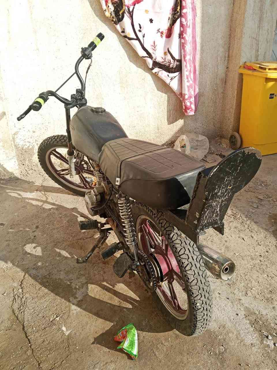 إيراني 5كير للبيع مكينه فول نشطه السعر ٣٥٠ وبيها مجال شي قليل واتساب *********** او خاص هنا
شغاله بس البركه مال الزنجبيل اليول الخلفي
