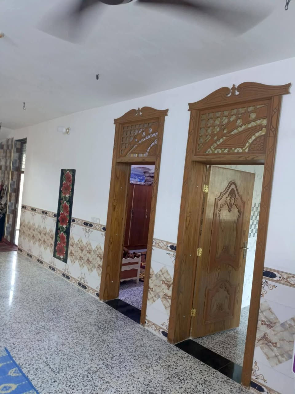 السلام عليكم بيت للبيع المساحه 400 متر طابو زراعي سند 25 يحتوي على غرفتين واستقبال ومطبخ حار وبارد وصاله صحيات داخليه وخارجيه وحديقه العنوان كربلاء طويريج  حي الجمعيه قرب كنطرة المستقبل السعر خاص للإستفسار اكثر الأتصال على الأرقام الموجوده 
***********
***********
