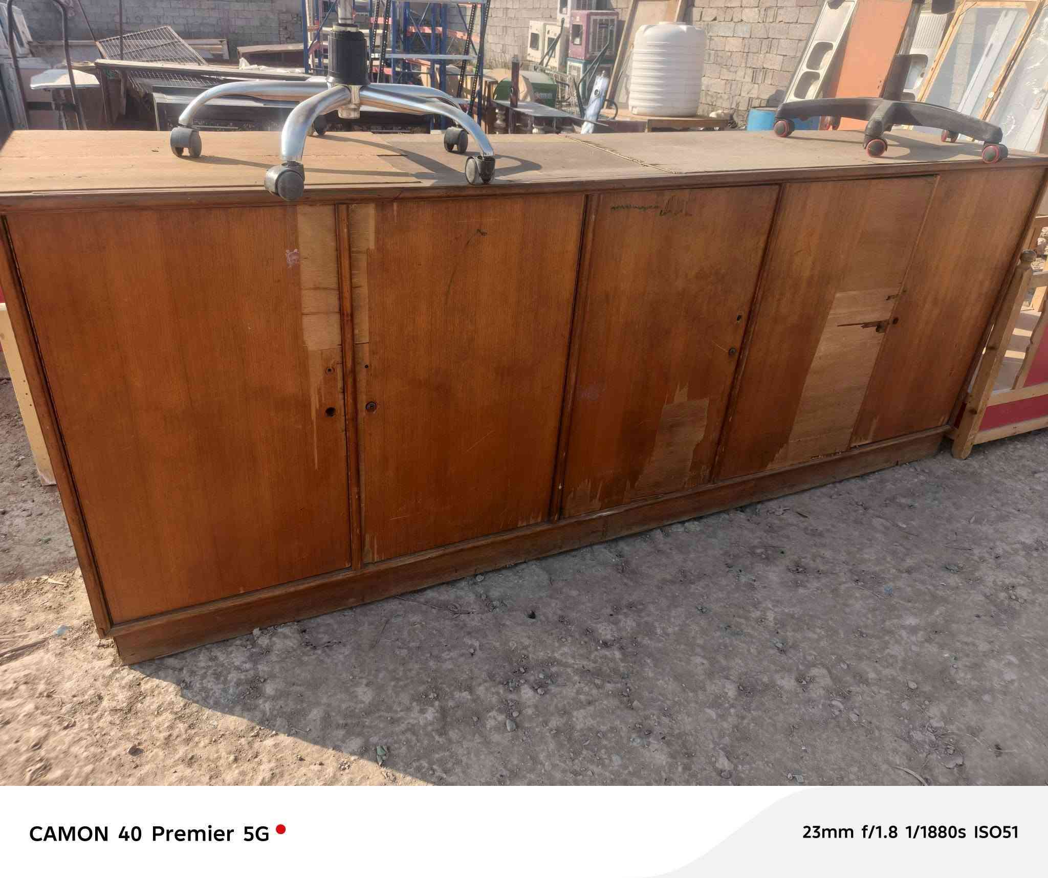 السلام عليكم بوفيه حطاطه خشب من زين الطول 3 مترات اله ربع بسعر كلش مناسب 60 الف فقط  للتواصل راسوني ‏‪***********‬‏ واتساب
