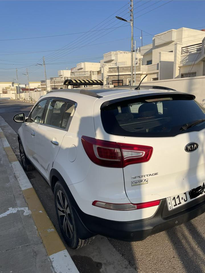 كيا سبورتج ٢٠١١ وارد خليجي
السيارة ماشية ١٤٠ الف كيلو 

كفالة عامة 

بيها اربع اصابع الباب الخلفي عكس السايق صبغ فقط 

السيارة ماناقصها برغي على وضع الشركة مال بيت 

للتواصل : ***********
واتساب :  ***********
