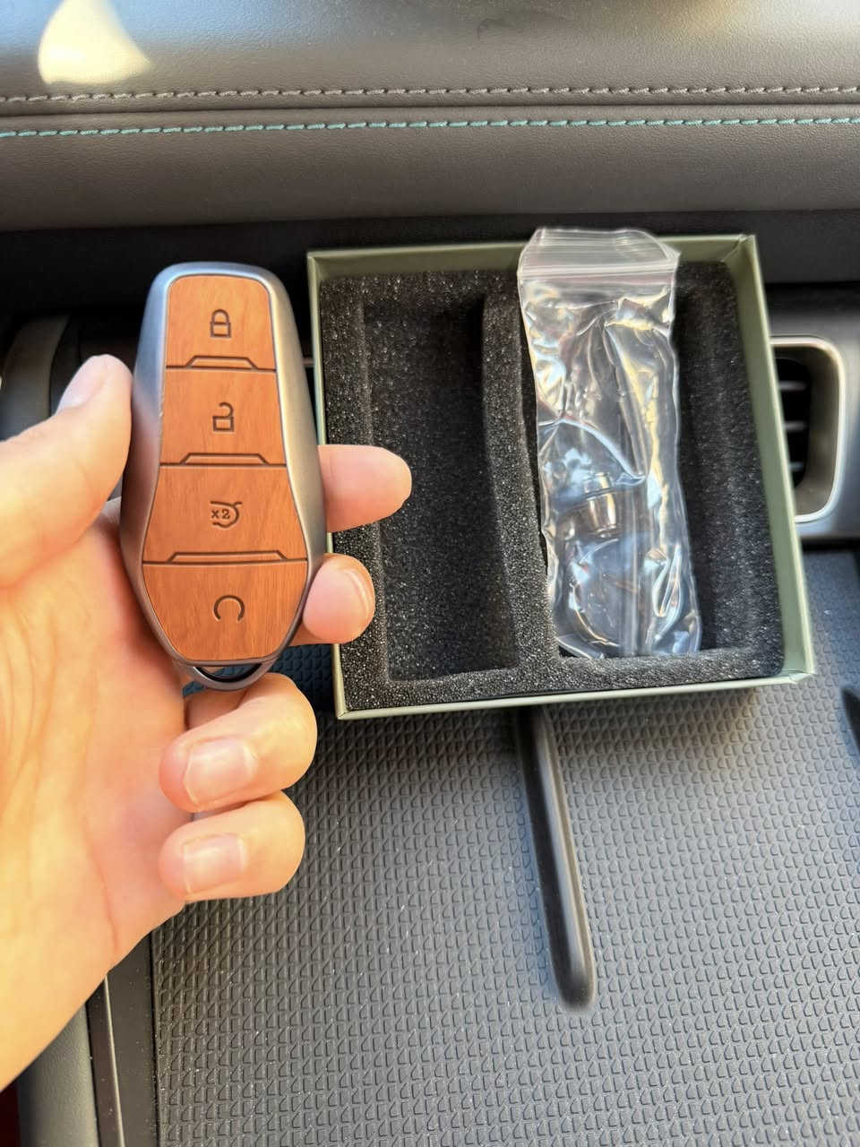 لزكات للشاشة الكبيرة والصغيرة ❌

جنح خلفي BYDمتوفر لجميع الفئات❌

دواسات  اربع قطع لكل باب جوكر❌

مري باتمان Seel 5 / جن بلس / دسترويد❌

يدات باب  والطاسات Seel 5 / جن بلس / دسترويد❌

ربل حماية للصندوق لكافة الفئات❌

كفر بصمة ❌

انارة روز❌

 للاستفسار ***********
