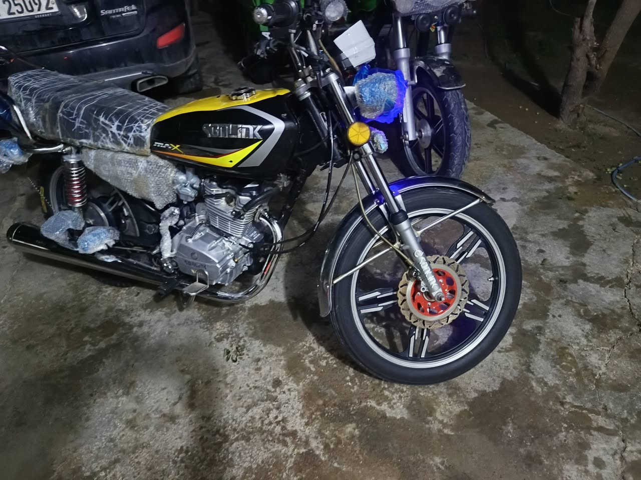 السلام عليكم شباب دراجه للبيع موديل 23 مكفوله اوراق اصولي.  تخم تاير جديد كهربائيات شغاله كلهاسعر خاص للاستفسار اتصال على الرقم***********
