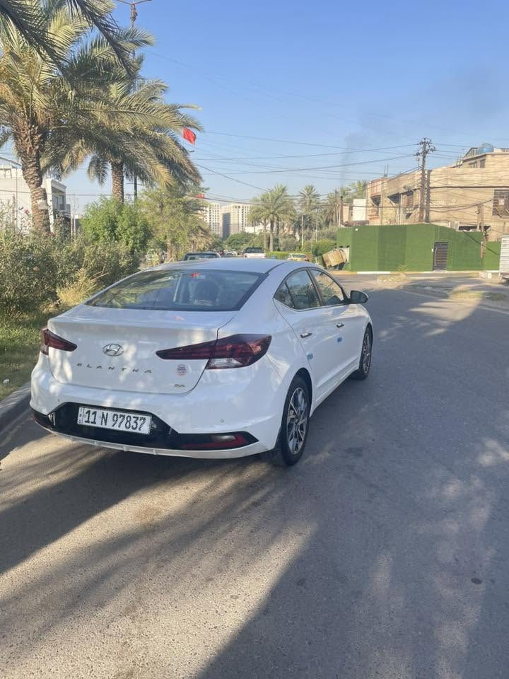 من رخصة مدير الكروب 
النترا 20 مكانين بارد بدون صبغ على ايدي من الزيرو حاليا ماشيه 57 حقيقي فول مواصفات مكينه 2000 للاستفسار *********** مكان السياره بغداد
