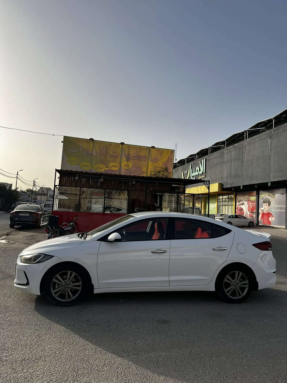 النترا موديل 17 خليجي ماشيه 200 الف حقيقي مكينه 1600 دوش بيهه رشات بل البنيد وبل الباب الخلفي نص منه
 ما مفتوح ولاقطعه بيهه السياره جاهزه من كلشي حداديه جديده تخم تاير جديد باتري جديد 
رقم قادسيه بأسمي   السعر 129 مكان السياره نجف مجمع الاميرات
 الاستفسار على هذا الرقم ***********
