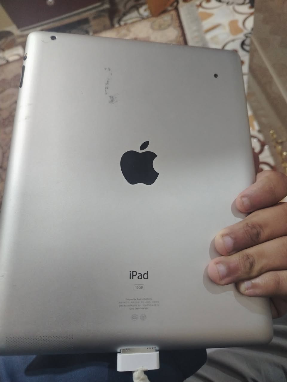 ايباد ابل.. قديم.. منتهي تحديثه.. يشغل فقط يوتيوب..سماعته عاطله.. الباقي كوله شغال.. السعر ٢٥ الف.. ***********. عنوان كربلاء الحر
