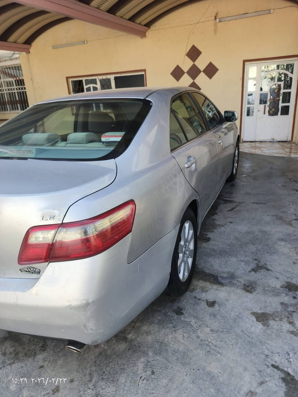 السلام عليكم 
كامري 2007 وارد أمريكي LE حادثها الجاملغ الخلفي الايسر  وبيها صبغ بنفس الجاملغ والباب الخلفي والسيارة جارده مثل ما موضوح ب الصورة مكينة بيها خيط تبخير تخم تاير جديد تبريد ثلج رقم واسط الدولي السيارة حلوه وجاهزه من حدادية امامية وخلفيه السعر 93 وبيها مجال رقم***********.
