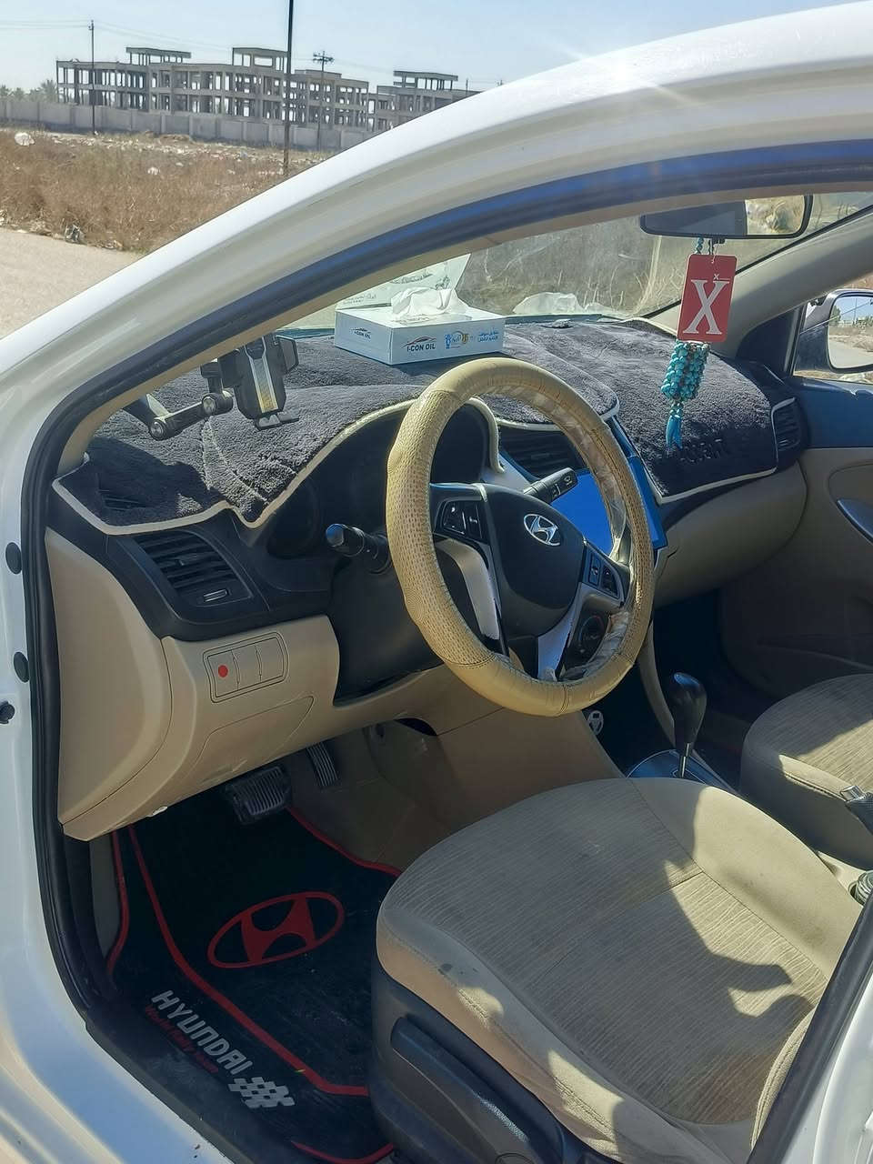 يا الله السلام عليكم شباب 
عندي سيارة اكسنت للبيع رجآ أقره التفاصيل كلهه يله تخابر لئن كلشي كاتبه بالمنشور 
اكسنت موديل 2016 لون أبيض مثل ماواضح بالصور 
فول مواصفات عده البصمه
خمسه ويل كب
مكينه حجم 1600
شاشه وكامره 
فتحه سقف
سويج شخاطه السياره عده الداميات ومكانين زغار بارد والباقي مكفول 
واكو شويه بالبنيد هاذه الصبغ محكوك واضح بالصورة
كير محرك مكفولات 
صدر أمامي خلفي خير من الله 😇🙏👼
تدفئه فول والتبريد هم فول بس منقص غاز تريد إني اشحنه تريد اطيحلك من فلوسه وانته على معرفتك تشحنه 
رقمهه بغداد بسمي حصرآ بنفس اليوم احول وإذا صارت القسمه مابقي عله التحويل أخذ كل الفلوس بس أبقي 100 ألف هيه عليه غرامه 
مكاني بغداد سبع البور 
السعر 110 وبيهه مجال حق الجيه بس
رقمي *********** 
ماشيه 165
