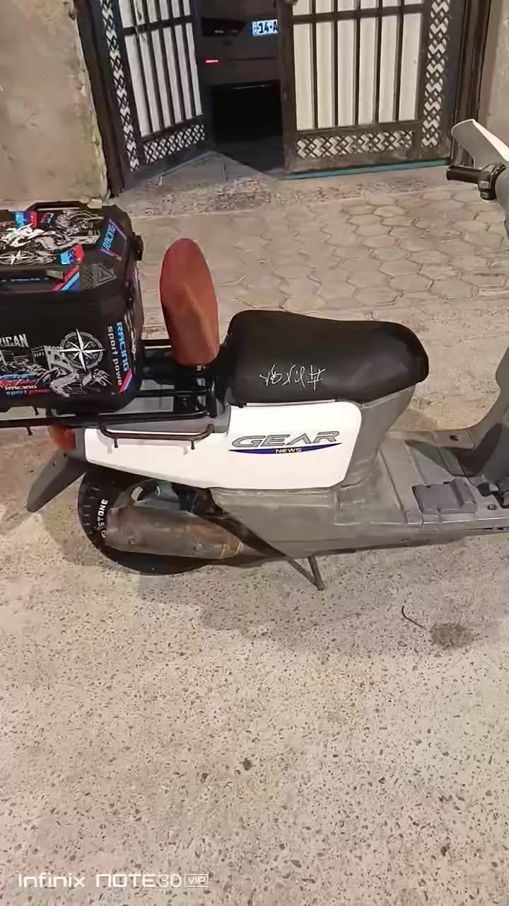 السلام عليكم دراجه بيكم للبيع جديدة كلشي شغال بيها من الطول الطول  السعر 750 الف  العنوان بصرة اي استفسار الرقم ***********
