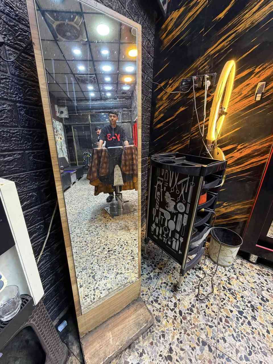للبيع السعر ١٧٥ الف كل الغراض مابيع قطعة الكل للبيع 
كومدي ٣
مري ٣
عرباين٢
قاطع اسود ١
رنك لايت ١ 
للاستفسار***********
مكاني بغداد حي القاهرة منطقة الدلفية بداية المدخل
