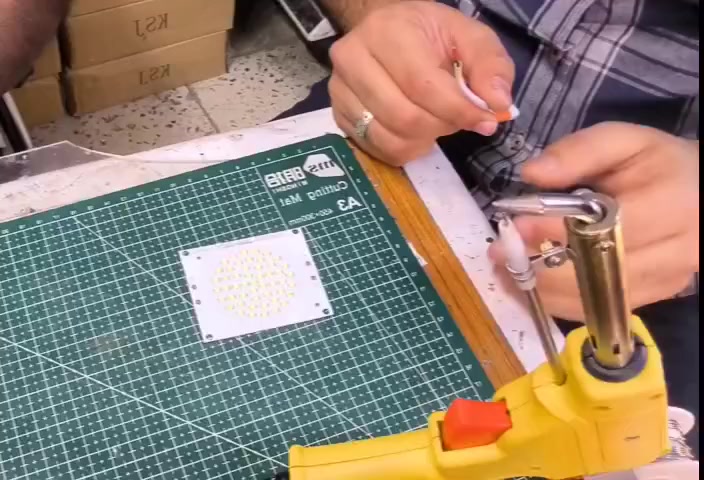 10 آلاف سعر الكاوية المسدس ( خصم 44.4% )
لا 25 ألف ولا 18 ألف

كاوية ممتازة جداً والتجربة داخل الفيديو ، وسهله الأستخدام  جداً  ، شغلة مرتبة ونظيفة .
 
ملاحظة : السعر بدون الصولدر .
يوجد توصيل لكافة محافظات العراق


**إذا كنت صاحب هذا الإعلان وتريد حذفه لأي سبب، رجاءا أرسل رسالة إلى الدعم الفني**