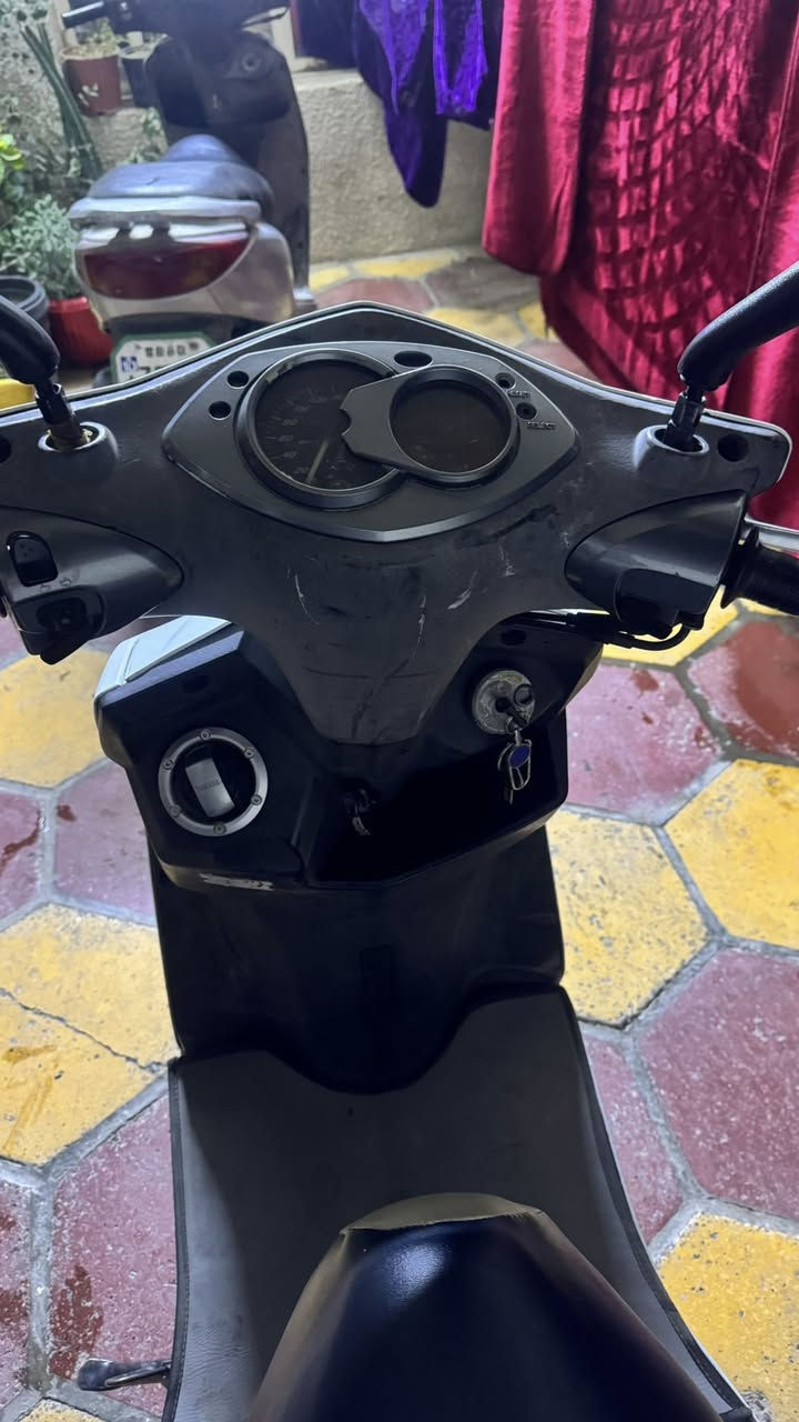 سلام عليكم دراجة سكنس فحل ياباني دراجة مكينه تخبل مكفوله من الفتح وتبخير الدراجة نوزل سكليتر خطين قبق نفخ كفراته شويه تعبانه شخوط وفطر صغير بل بجم ويرادله واير كيلو متر مكطوع كهربائيات شغاله رايده 800 وبيه مجال مكاني شارع 
فلسطين 
اتصال ***********
واتساب ***********
