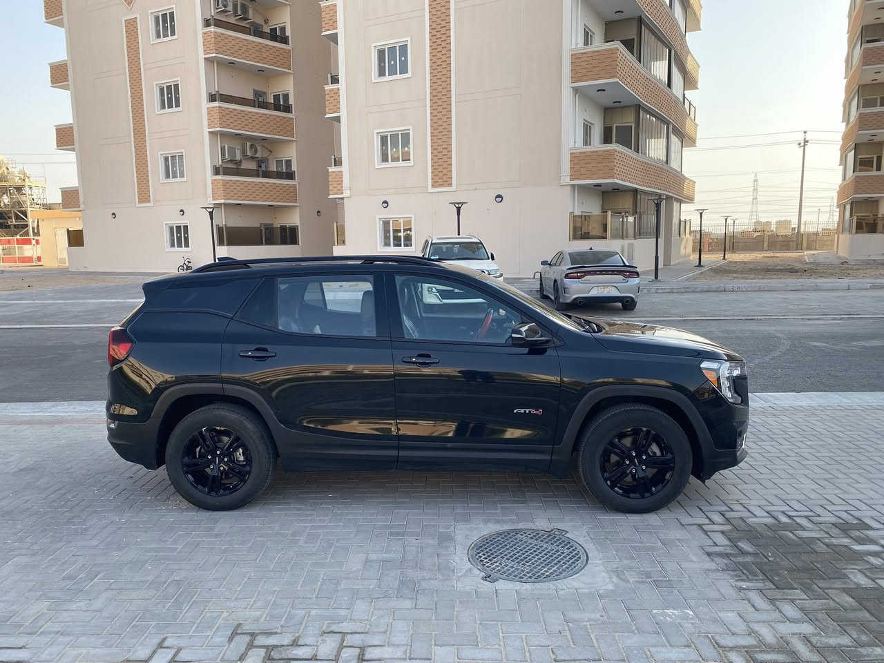 السلام عليكم
للبيع 
تيران موديل 2022 
فئة AT4 
‎الرقم بصرة
ومكان السيارة بالبصرة 
ماشية 84 الف كم 
محرك 1500 تيربو .. 
محركها مبدل طابوكة كاملة مال كصة سيارة ماشية قليل .
حادثها بيبان جانبية ايرباك بردة طاك بس .. وهذا رقم الشاصي 
3GKALYEV6NL180582
‎كاميرات
‎رادارات 
‎كشنات جلد 
‎كشن هزاز للتنبيه 
‎جنطه كهرباء تفتح وتغلق بالقدم 
‎فور ويل
هواي مواصفات بهاي الفئة 
باتري جديد
دهن مبدل جديد يمشيك 6-8 الف كيلو متر 
معروضة ب 195$ وبيها مجال للشراي
للتواصل خاص او ***********
