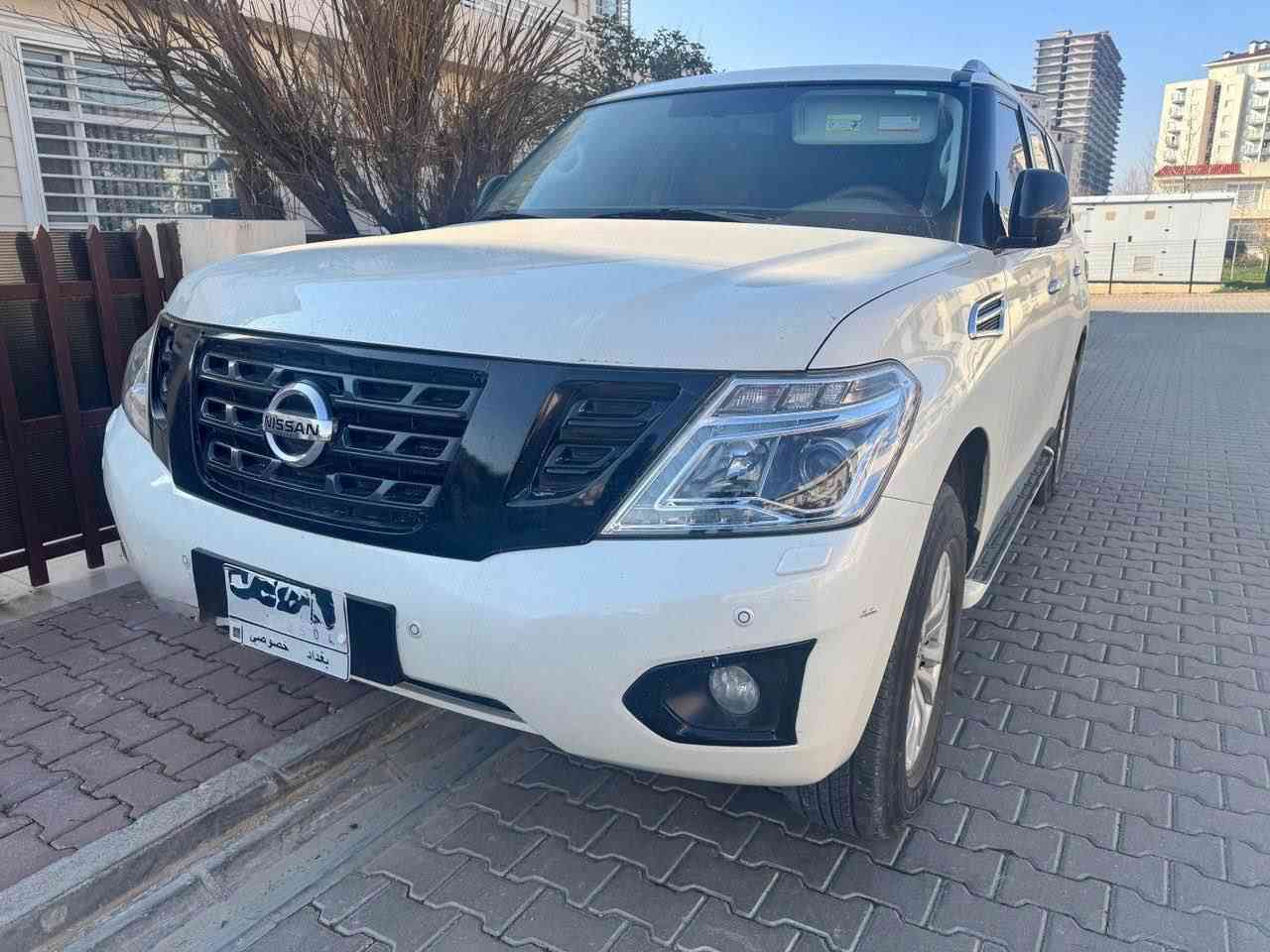 سلام عليكم 
نيسان باترول SE2 
2019 
ابيض 
رقم بغداد حرة بأسمي 
مكفوله حتى الدعاميات من الصبغ ما بيها شخط 
ماشيه 70 الف كيلو قابل للزياده 
محرك 6 سلندر   مكينة4000 مرغوب
سلايد 
مراية وسطية شاشة
ثلاجة
صندوق كهرباء
مكاني بغداد 
عارضها ب365 ورقه وبيها مجال حگ الجية 
*********** بغداد, العراق
