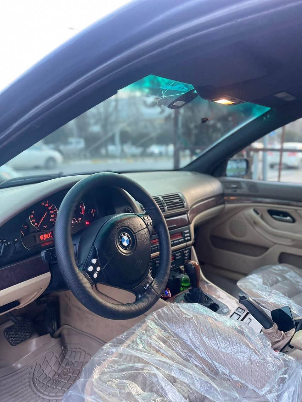 BMW E39

بیئیم سەقەر مۆدیل ٢٠٠١ بیلاM کوشن جلد ناو زەرد کوشن هیتەر گێرو مەکینەوە تەبرید ساردو گەرم تەقەو رەقە موسو براوە محەوەر بە شەرتی ١٠٠ فیتەر  مەنەفێست ئیبراهیم خەلیل  بە شەرتی خرامە 

سەیارەکە چوار تایەوە ویلی M لۆکی لەژێرە 

سعریشی ٦٥ مەجالیکی برایانە 

0751 717 9830 أربيل, العراق
