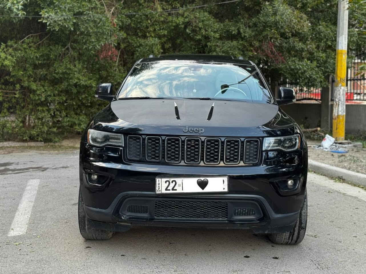 السلام عليكم
جيب ٢٠١٧ 

وارد امريكي

فول مواصفات لمتدد

بنوراما

بصمة

كشنات جلد 

صندوك كهرباء

شفتات سرعة

لايت لد

اشاير مري

راردات

كشنات تدفئة وتبريد

كشنات كهرباء

شاشة جبيرة

كشن خزن

محرك ٦ سلندر

رقم اربيل الجديد 

السيارة حلوة وكلشي مناقصها 

بيها صبغ ربع الجاملغ وشوية من الباب بجم كبس 

السعر ١٩٠ ورقة

العنوان بغداد حي الجامعة

رقم ***********
