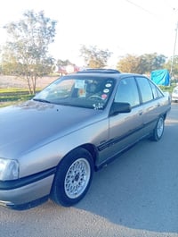 أوبل أوميغا • ١٩٨٩ • قير يدوي