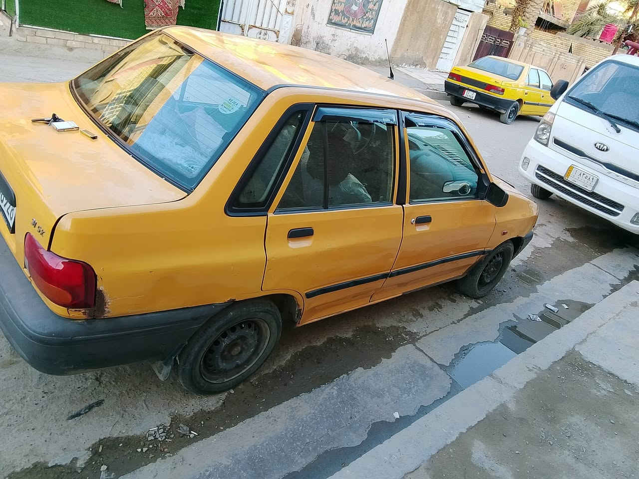 سايبه مديل 2012 كير مكينه خير من الله هيه مصفره غراامات  عليها 900 الف تنزل من سعر السياره البريد شغال كهربائيات شغاله ما بيها صبغ شوفت عينك حداديه نص ونص السعر 26 ورقه رقم بغداد اي لستفسار اتصل عل الرقم ***********
