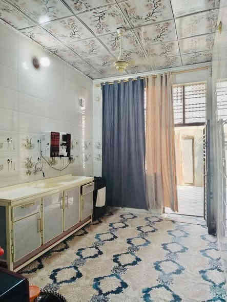 السلام عليكم
دار 150متر للبيع  اساس صب كونكريت و بناء طابوك نهروان و سقف صب كونكريت الطابق الاول يحتوي على غرفه وصاله ومطبخ واستقبال وحمام داخلي وخارجي الطابق الثاني يحتوي على صاله شغل درجه اولى مال جناي 
العنوان / شارع المطار القديم شارع علكم الشبلي ثالث بيت عن الشارع العام 
السعر (75) مليون وبي مجال
***********
***********
