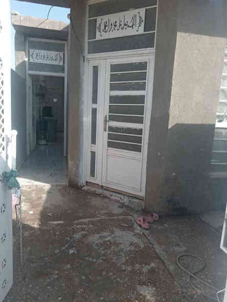 مشتمل مساحه 100 متر بحي الحكيم نزله عطوف 
غرفه وهول ومطبخ وستقبال سند 25 مسجل بلديه 
السعر 25 بيه مجال بصيط 
الستفسار ***********
