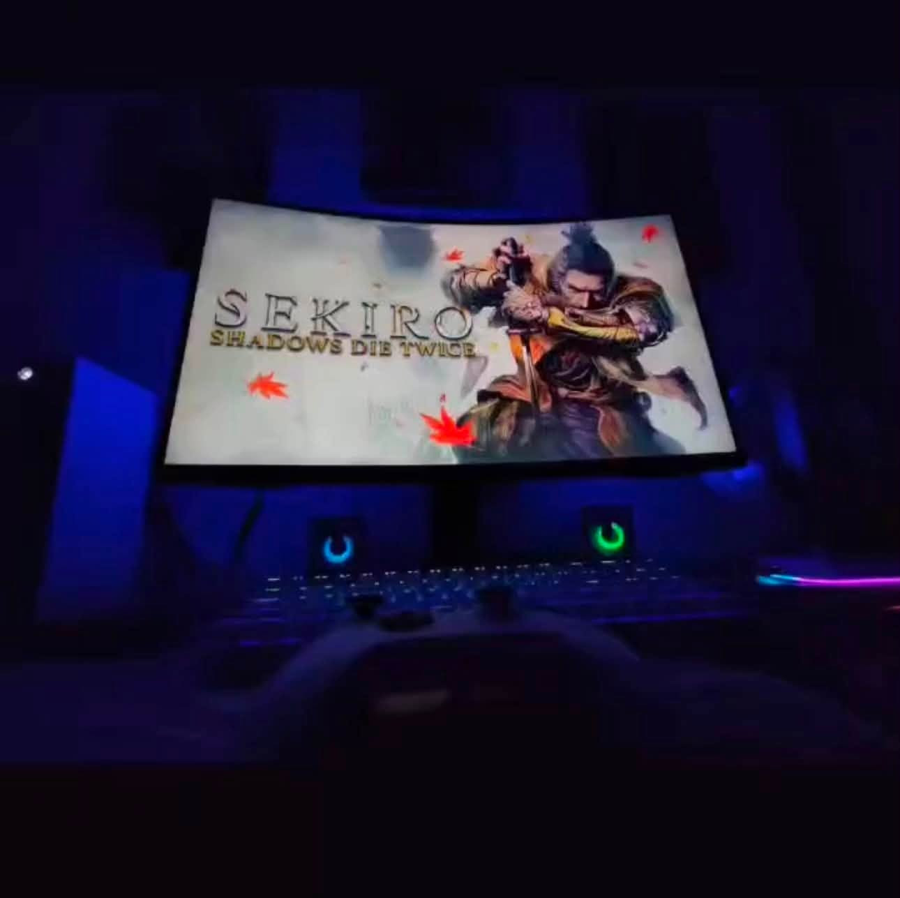 السلام عليكم شاشة lenovo  1080p 165hz مستعملة  السعر 150 التواصل خاص او على الرقم ***********
