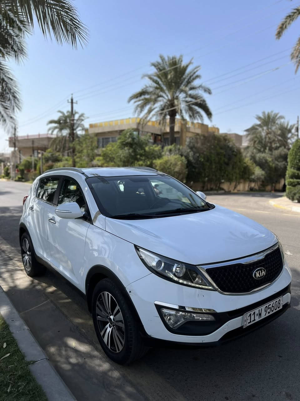 السلام عليكم 
للبيع سبورتج وارد خليجي 
موديل 2016 استلام ع ايدي زيرو 
ماشية 137 كيلو 
السيارة كفالة من الصبغ والبارد مكينة كير برغي ما مفتوح بيهن 
مكان السيارة الكاظمية 
السعر 165 وبيها مجال 
***********
