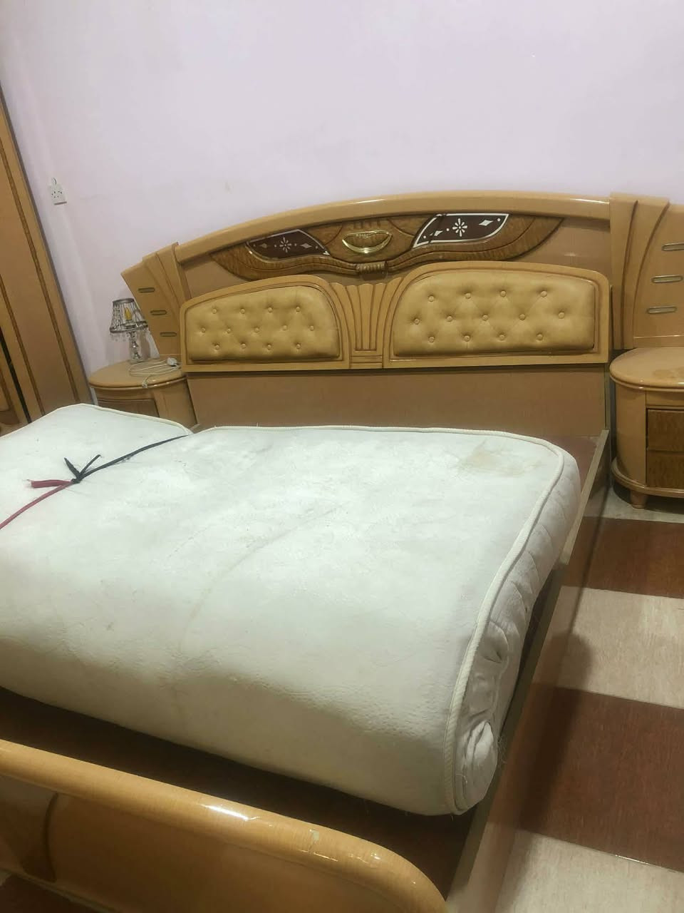 غرفە نوم ٦ قطعات كامل ویه دوشك
عنوان طوز خورماتو سوق جمهورية حسن قوان قرب اشتي مول
‏مراسله خاص او واتساب ***********
