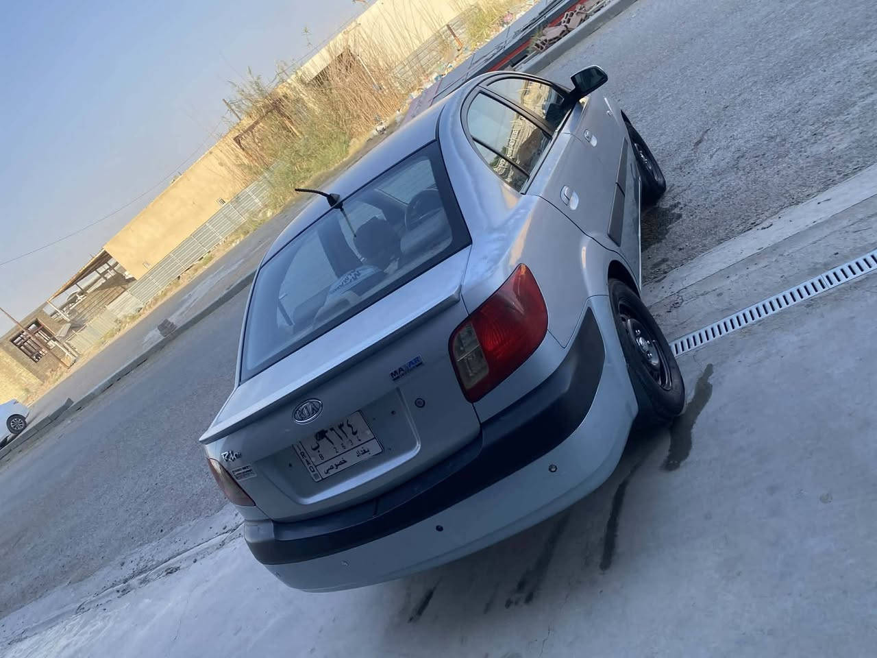 كيه ريو ٢٠٠٨
رقمه  بغداد بأسمي 
كير مكينه مكفولاتت  حداديه  هستوني مبدله كله امامي وخلفي 
السياره بيه رشات ابيع حزام  ***********        سعر (80)وبيه مجال
