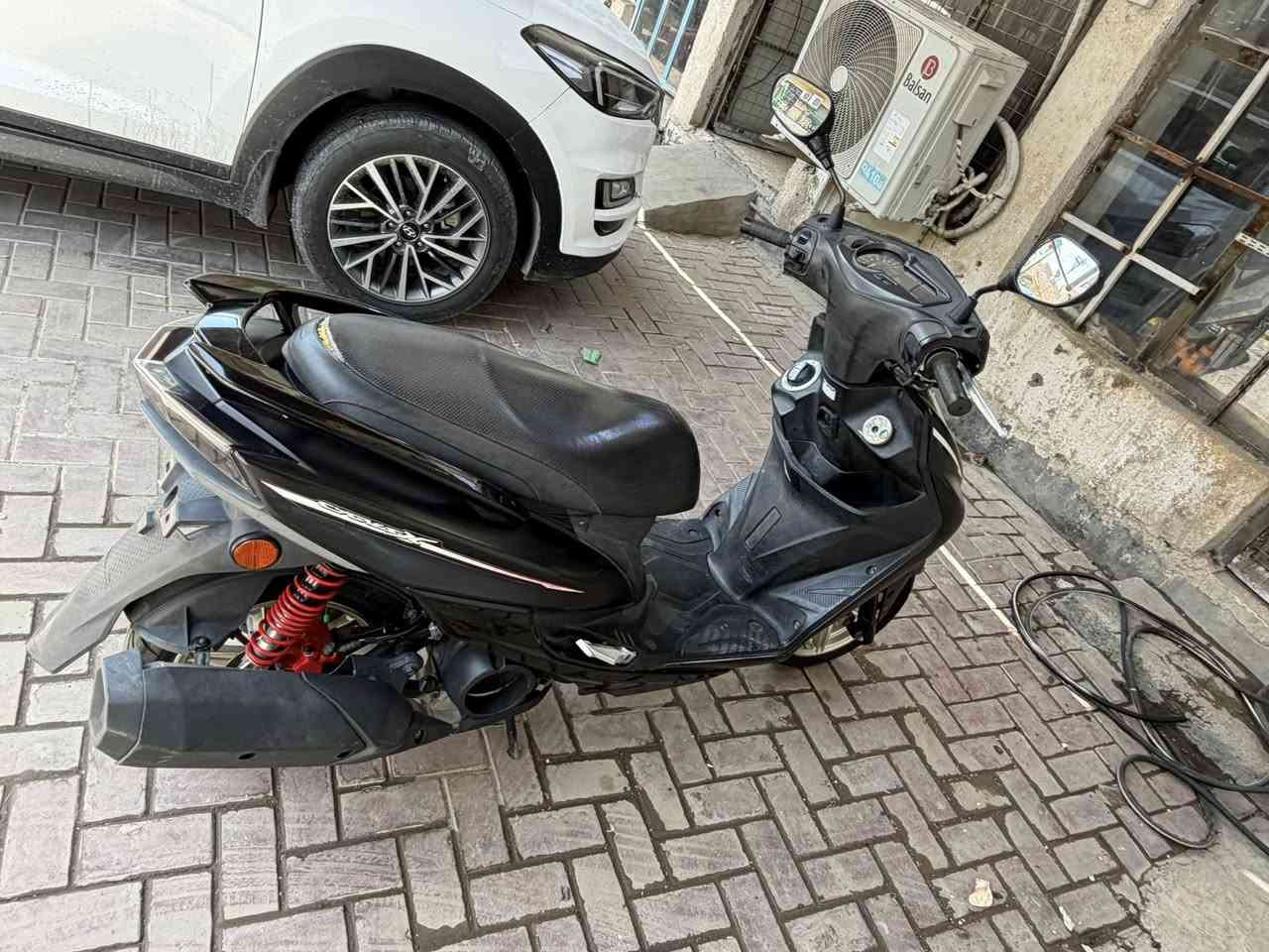 سكنز شمعه ياباني الدراجه حلوه بيهة صوت ب الكام شفت خفيف السعر ١٣٠٠ قفل مكاني ب الكريعات ***********
