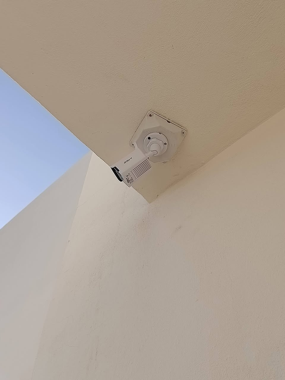 الحمدلله تم تأسيس وتنصيب منظومة كامرات مكونه من 8كامرات شركه دهوا نظام انلوك 4k
حسين الكهربائي ⚡👷 
***********
