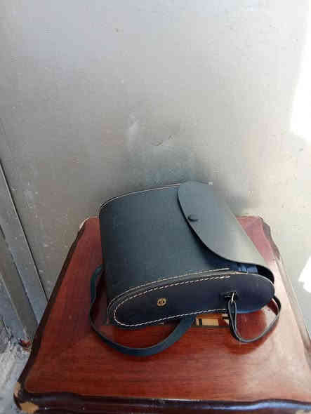 ناضور ماركة زنث ياباني اصلي قديم نضافة عالية جداً جداً معى العلبة وغطى العدسات  مكاني بغداد *********** 
السعر 65 الف نهائي
