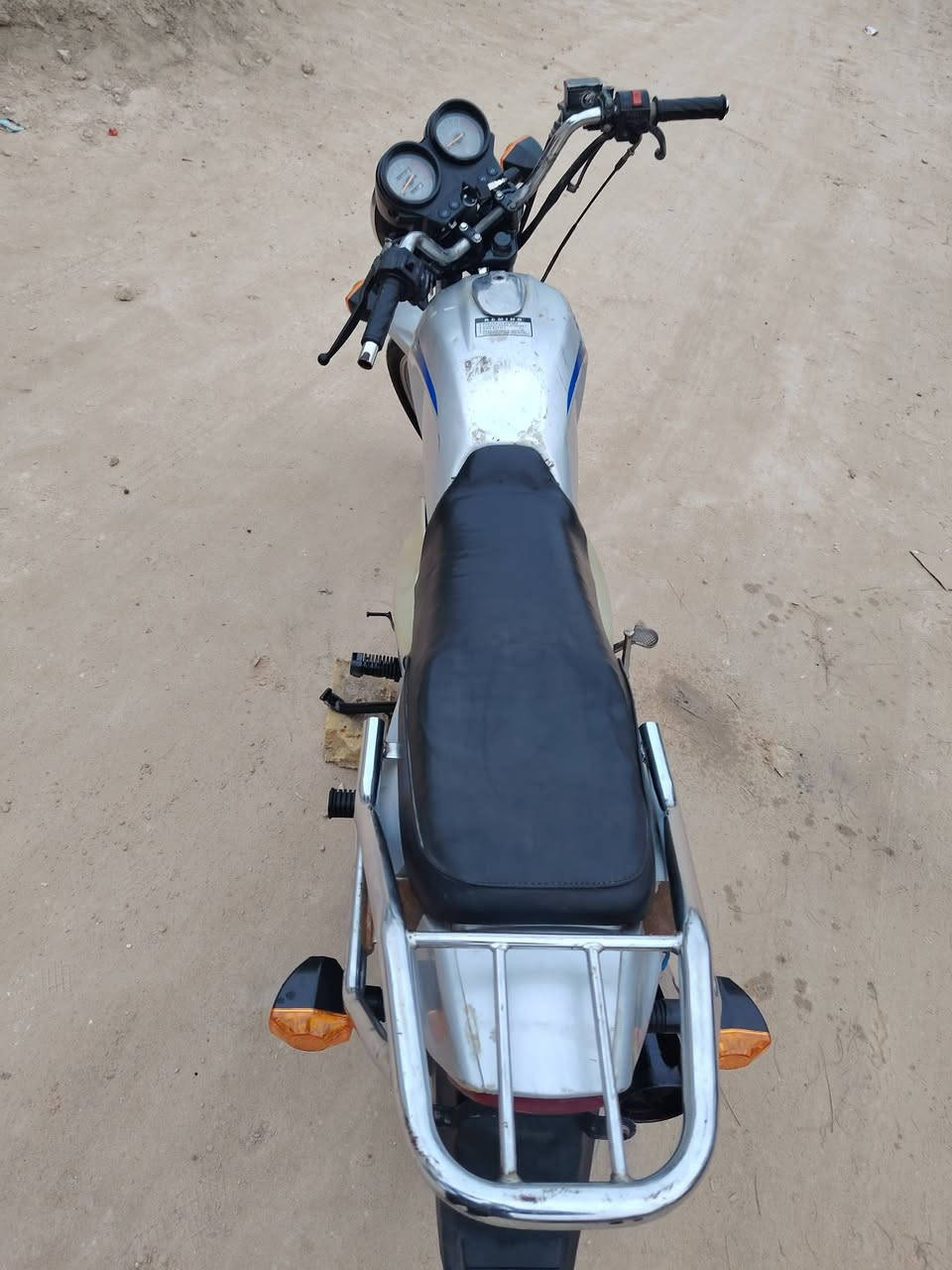 السلام عليكم دراجه دايون عظم لبيع رصاصي كامله وجاهزه محرك مامفتوح ماذب دهن كلوبات وشاير ودشبول وجاملغ كله جديد ماعد الباتري تعبان فقط موديل 21 كلك مكفوله من السرقه السعر 500 وبيه مجال المكان كربلاء طوريج ام روايه رقم الهاتف ***********
