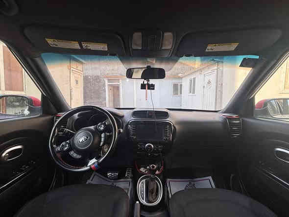 كيا صول م 14 وارد امريكي 
محرك جديد صدر جديد تايرات تخم غرفتها حلوة جدا 

تبريد جديد تحكمات استيرن  رقم جديد سنوية جديدة 

مكان السيارة بغداد الشعب تجي تكلب وتفحص وتاخذ 

ممكفولة  

سعرها 90 ورقة  بيها مجال حك الجية اي استفسار الاتصال على صاحب السيارة 

***********
