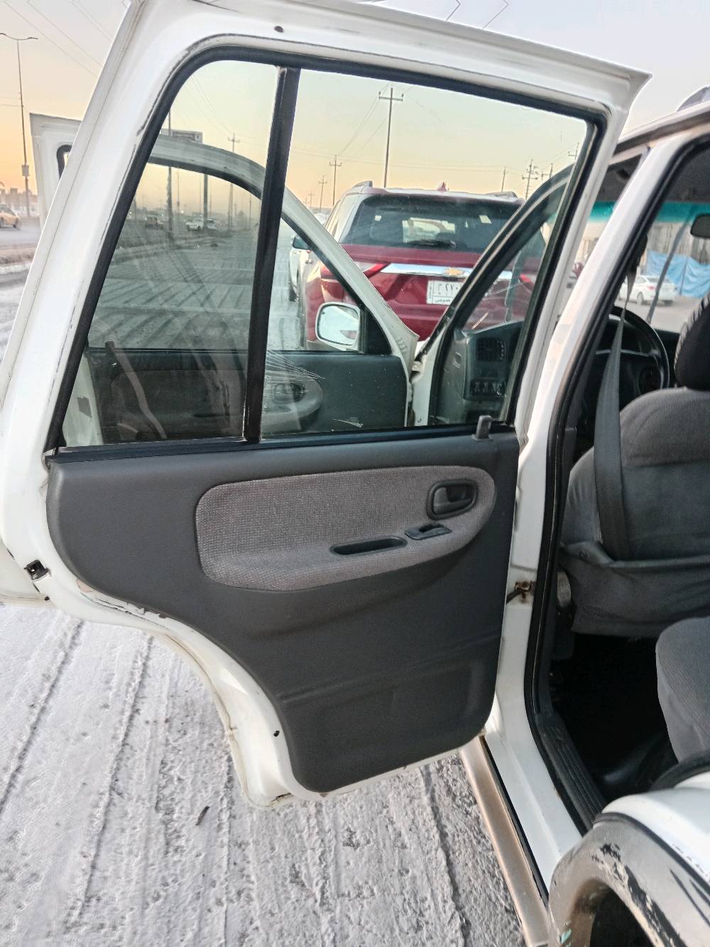 كيا سبورتج موديل 2000 محرك 2000 دوش مسكر بيها خيط رقم بغداد موازي سنوية ساقطة ب 22 بيها جاملغ الايمن بي ضربة مانازلة جوة تبريد شغال تخم تاير باتري جديد حدادية 70% مكان السياره ميسان
