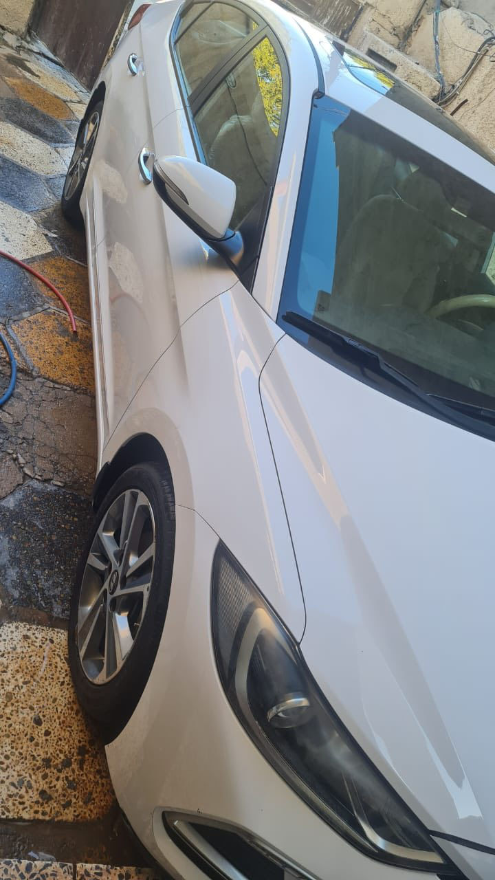 السلام عليكم
للبيع هيونداي النترا 2018 خليجي سوبر
المواصفات فتحة سقف سلايد مري شفط يدات نيكل قطعتين تبريد فول تحكم ستيرن ويل كب شاشة اندرويد
كامرة خلفية دوارة محرك 2000 وباقي المواصفات العادية
ماشية 86 الف حقيقي السيارة رقم اربيل سنوية باسمي  تحويل مباشر ثاني يوم السيارة مكفولة عدا شوية بارد بين الجاملغ والباب من جهة السايق والباقي مكفول من الصبغ والبارد 
السعر/14.800$وبيها مجال
العنوان/بغداد/العامرية 
هـ/***********
