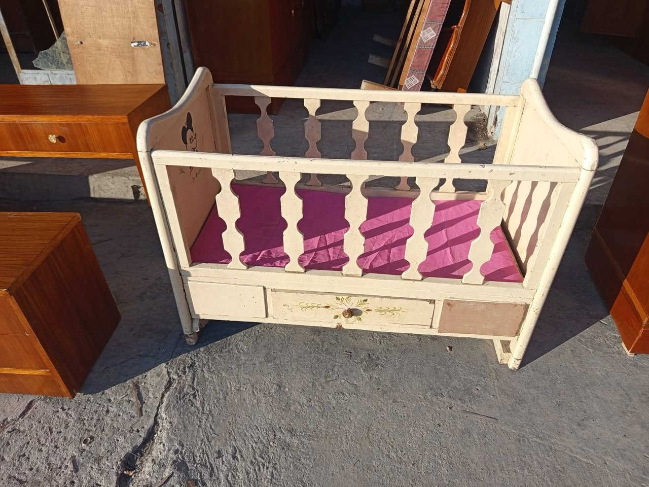 تخت طفل عدد ٢ شرط شرط النظافه شغل ثقيل سعر الواحد ٤٥ الف
***********
