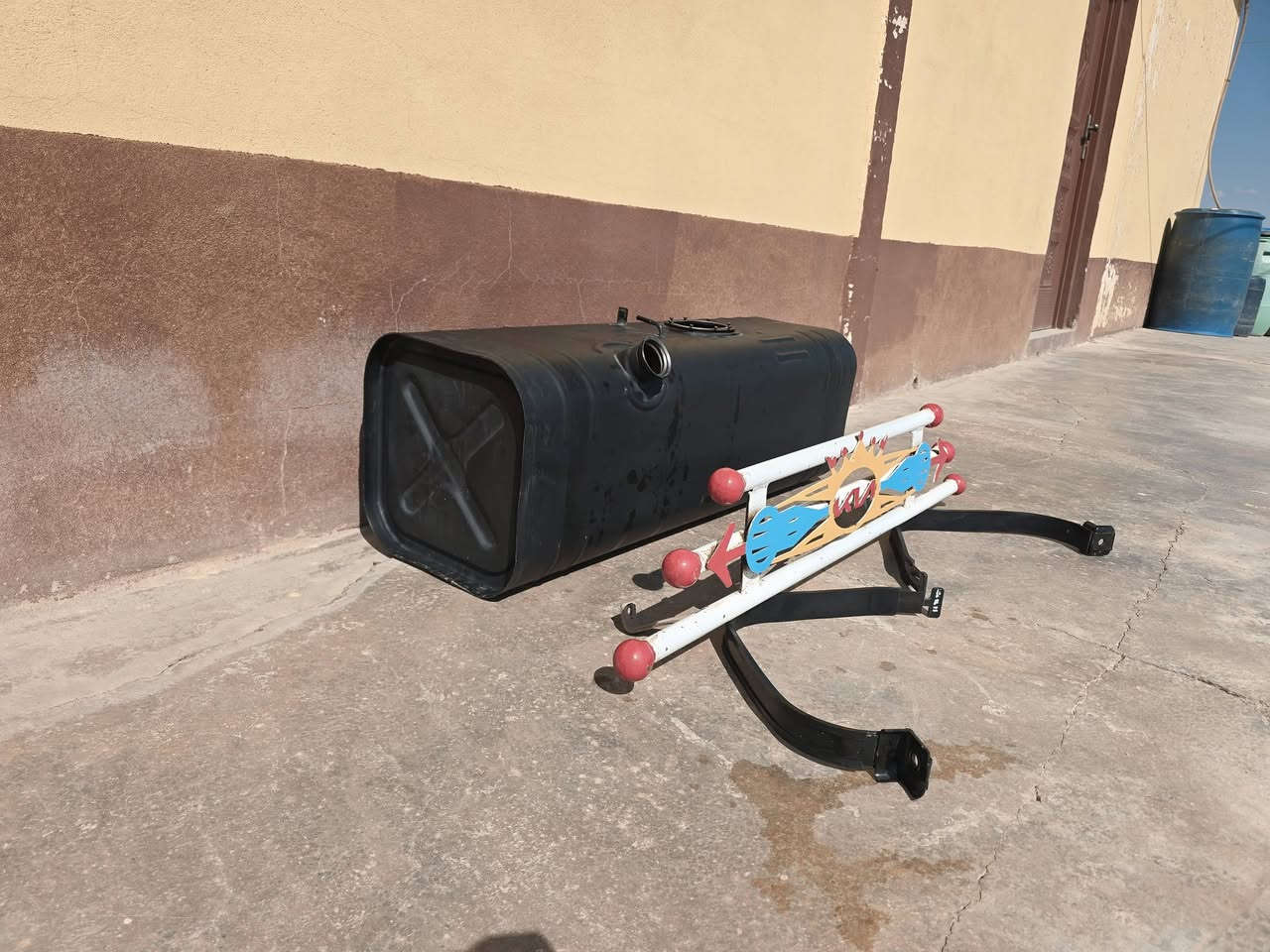 السلام عليكم  تانكي كيا حمل 60 لتر  ويا درع وقواعد جديد مابي لا شخط ولا زرف كدام العين موديله  2024 يرهم 4000 و2700 مكاني  قضاء البعاج سعر 75 وبمجال للشره اي استفسار اتصال على رقم ***********
